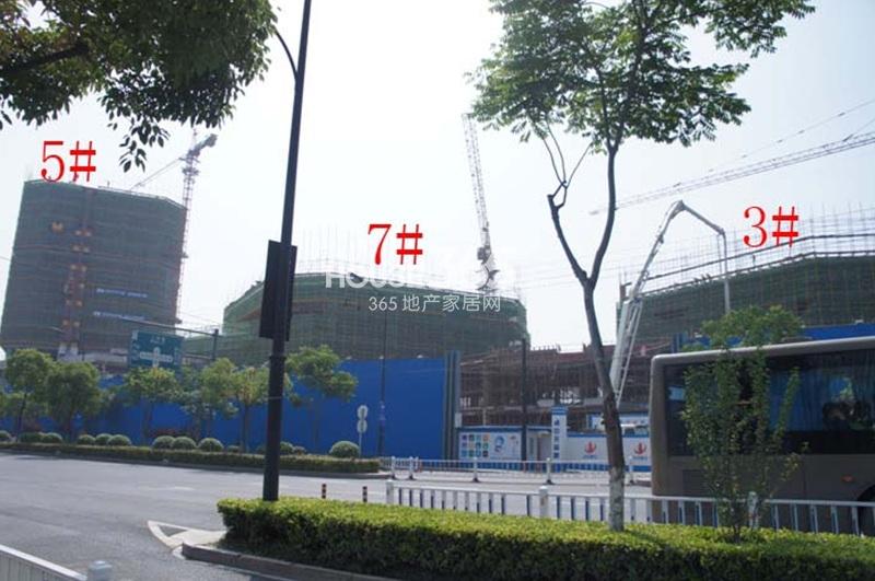 绿地中央广场实景图