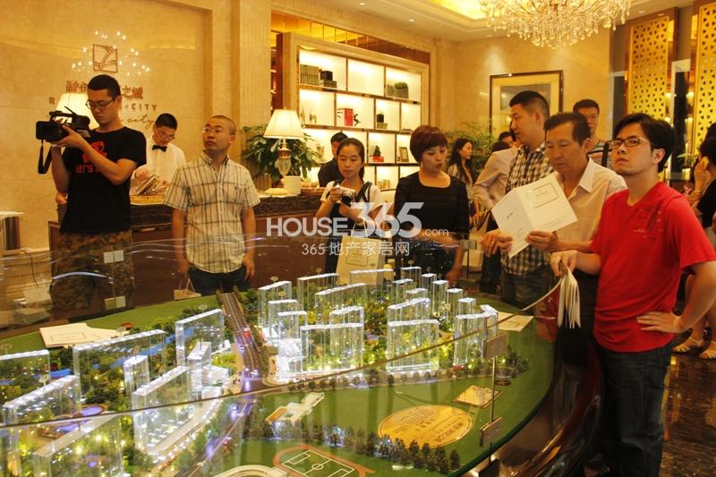 融创河滨之城银泰城临时售楼处沙盘