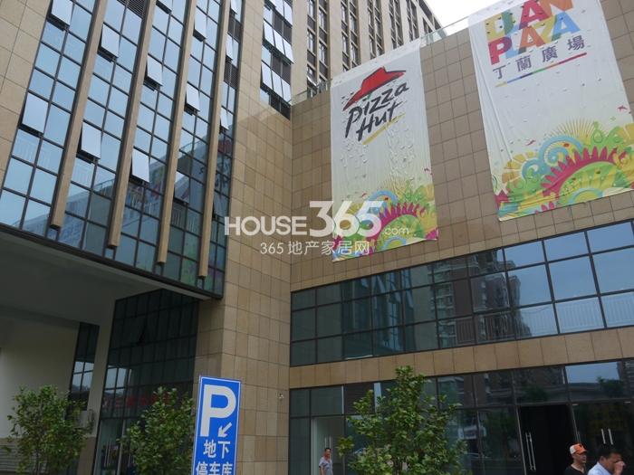 丁兰广场底商广告实景图 2014.7.19摄 