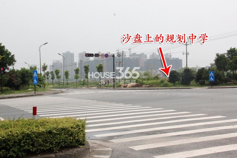 顺发恒园周边配套——规划中的幼儿园 2014年7月中旬摄