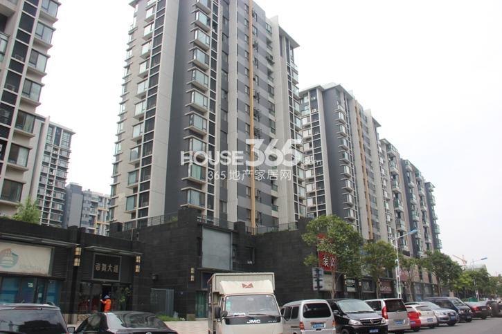 广大融城印象周边小区——上东领地实景图  2014.8摄