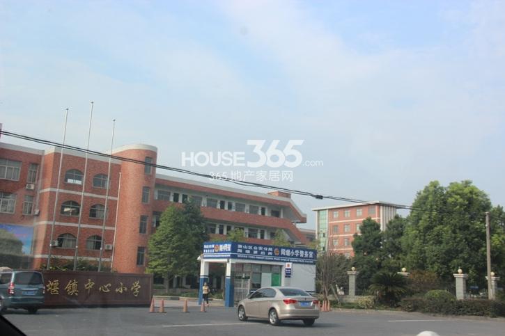 中粮云涛名苑周边配套——闻堰镇中心小学正大门实景图