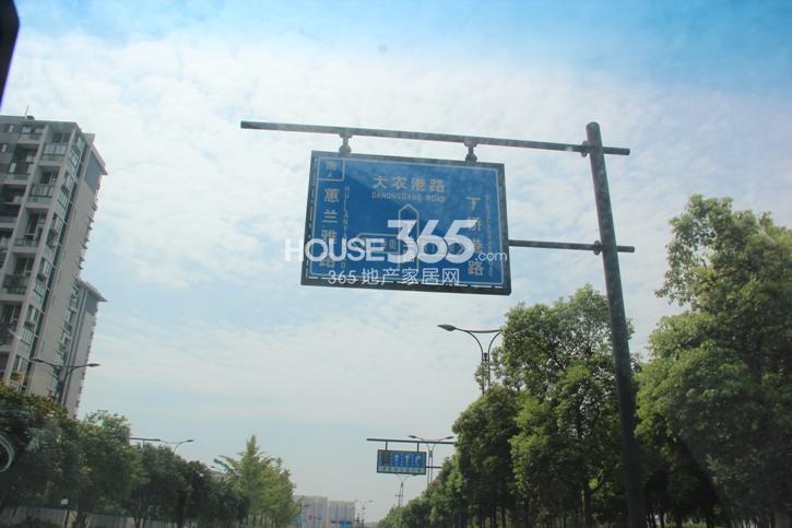 天阳晴朗周边交通道路指示牌实景图 2014年8月摄