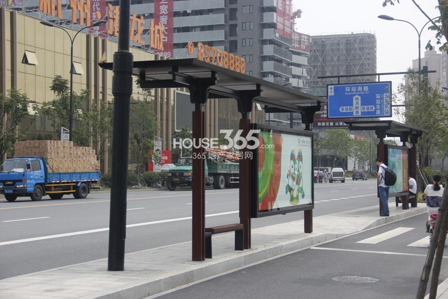 杭州港龙城周边公交——地铁彭埠站 2014.9摄