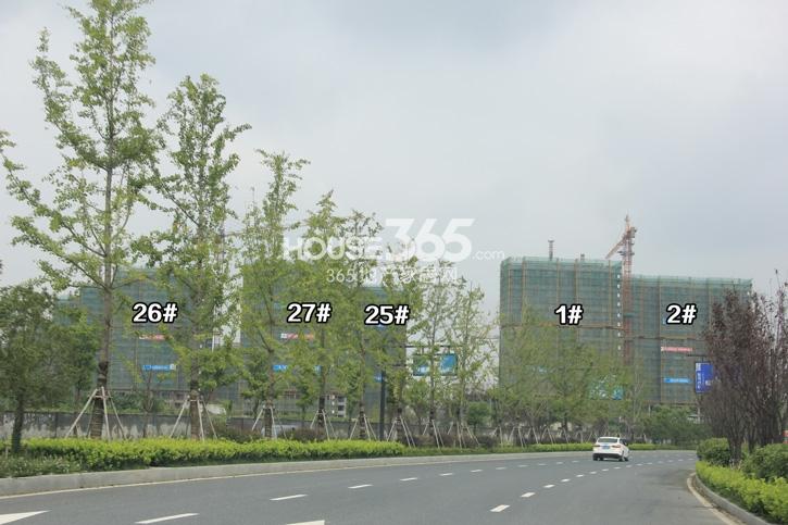 保利罗兰香谷1、2、25、26、27号楼施工实景图（2014年9月摄）