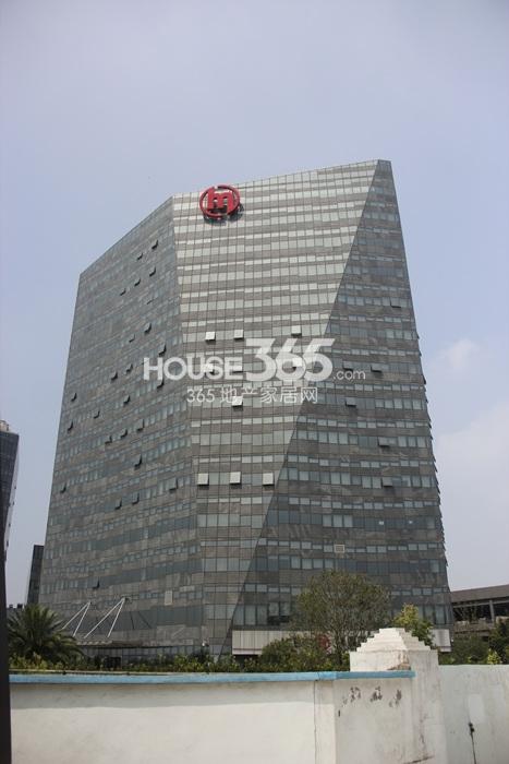 世茂东壹号周边——地铁口的杭港地铁大楼