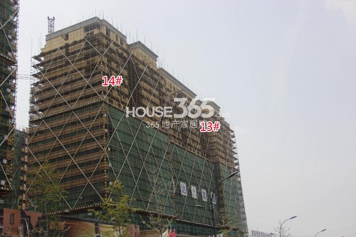 世茂东壹号13、14号楼结顶实景图 2014年9月摄