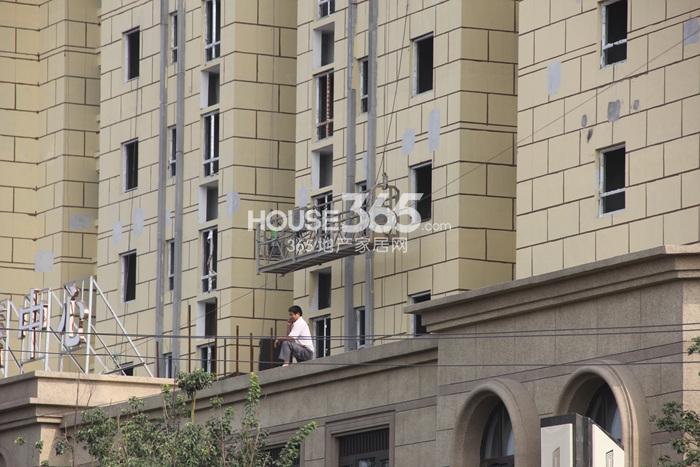 世茂东壹号工人正在施工实景图 2014年10月摄
