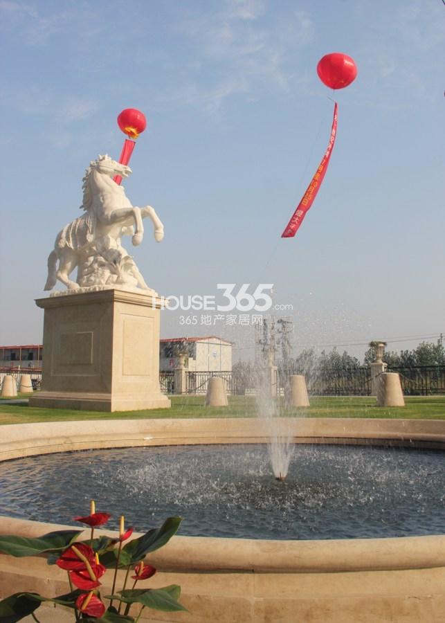 科尔世纪外滩白马喷泉实景图 2014.10.9摄