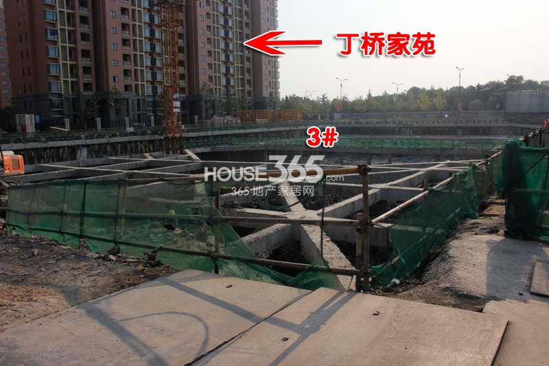置鼎明珠1号3号楼施工现场实景图 2014年10月摄