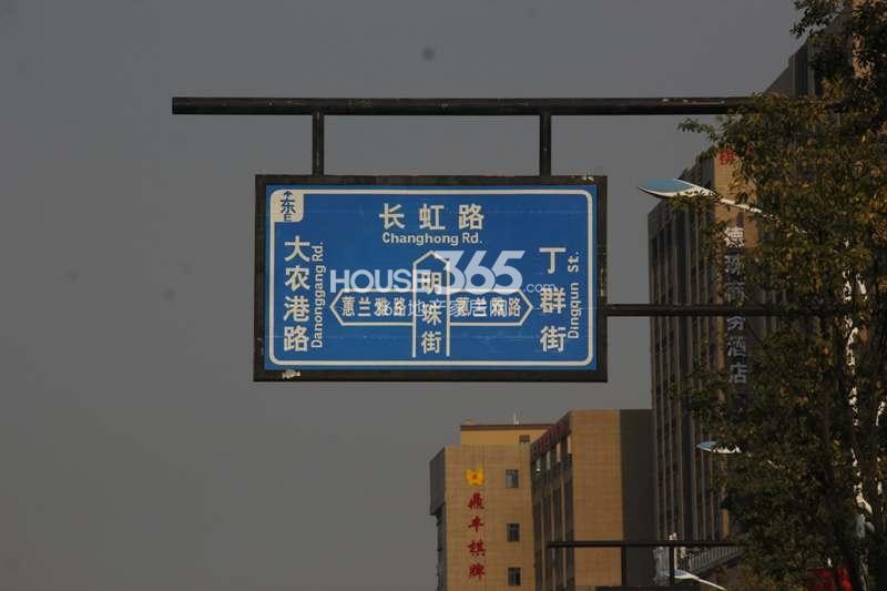 置鼎明珠1号周边路牌实景图 2014年10月摄