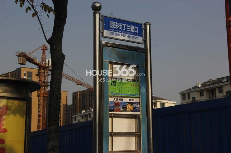 置鼎明珠1号周边公交车站—明珠街丁兰路口 2014年10月摄