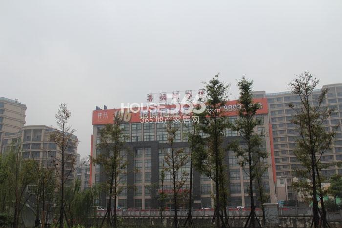 万科紫台周边配套——普福综合体实景图 2014年11月摄