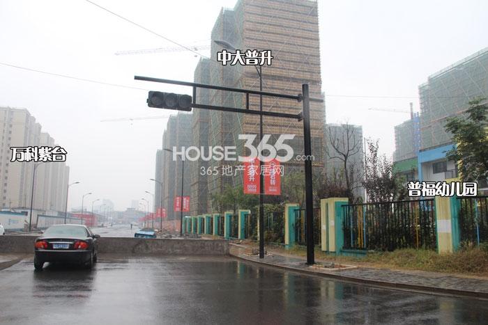 万科紫台施工现场周边实景图 2014年11月摄