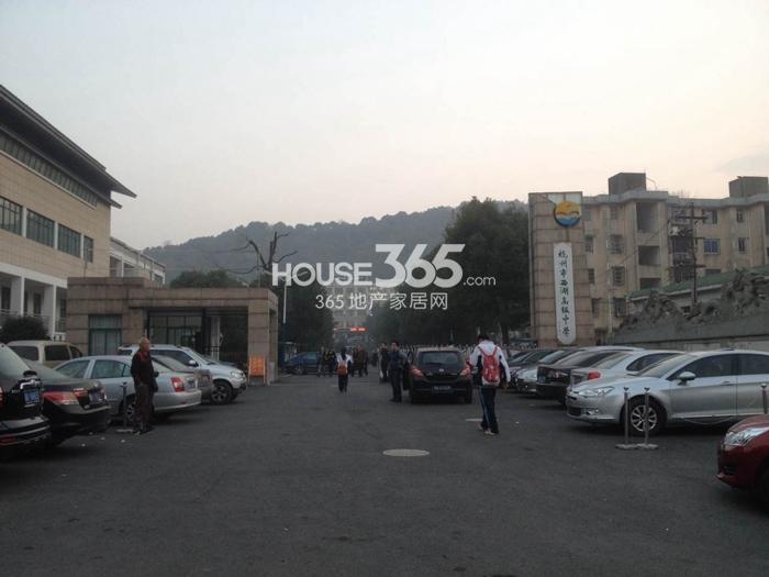 复地黄龙和山周边配套——杭州市高级中学