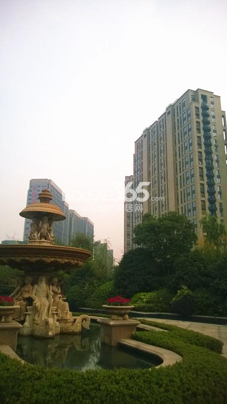 2014年11月底中国铁建国际城项目实景--园区中央景观