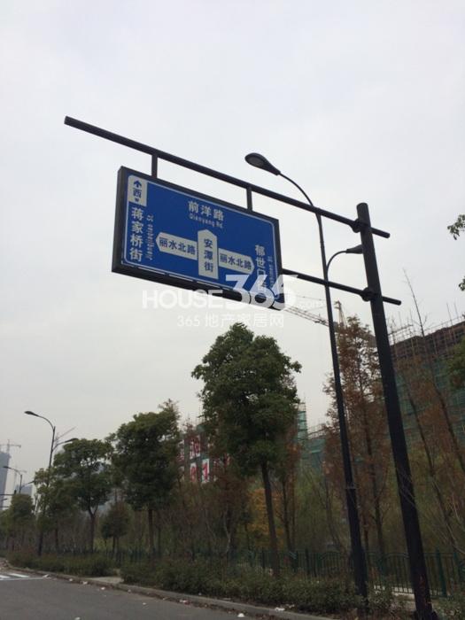2014年12月大家运河之星项目实景--周边路牌