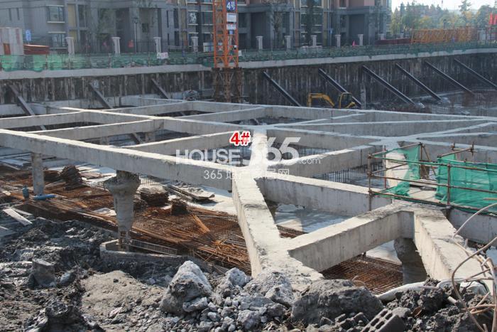 置鼎明珠1号项目4号楼施工现场实景图 2014年12月摄