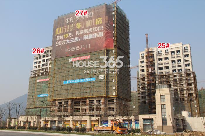 保利罗兰香谷25、26、27号楼施工实景图 2014年12月摄 
