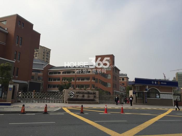 广大融城印象周边配套——丁荷小学 2015年1月摄
