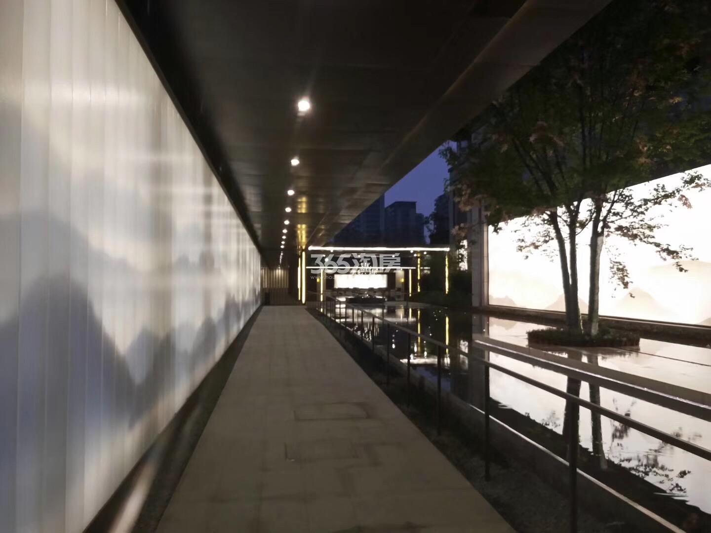 雅棠轩售楼处夜景图