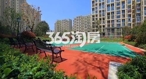 阳光城翡丽湾外网球运动场实景图 2017年摄