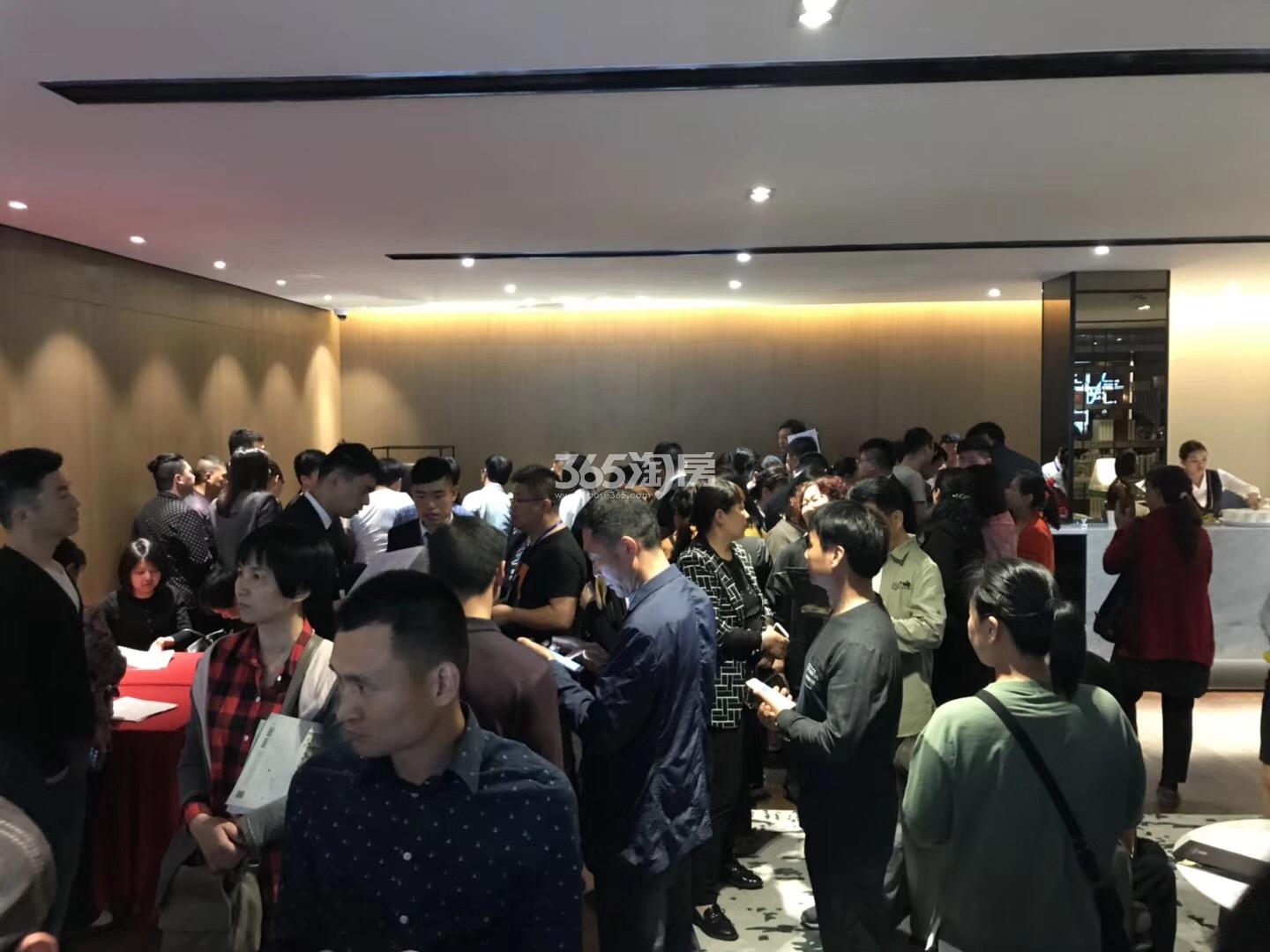 龙沁城5月5日营销中心开放现场