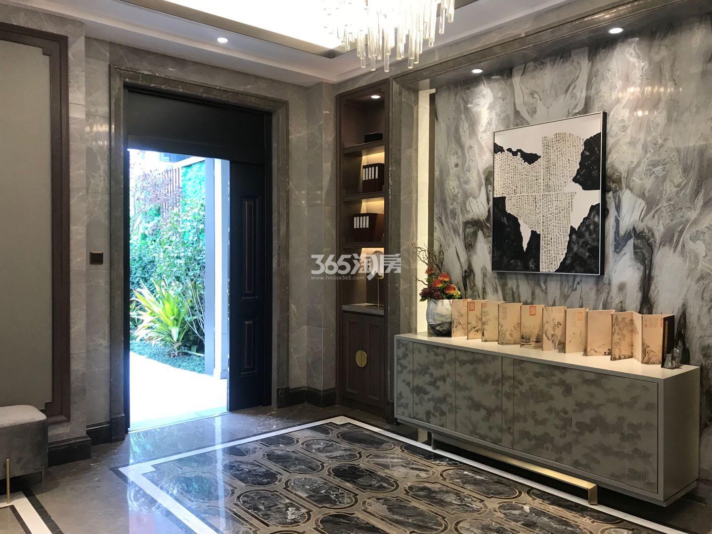 悦东方臻园211方样板房——入户玄关
