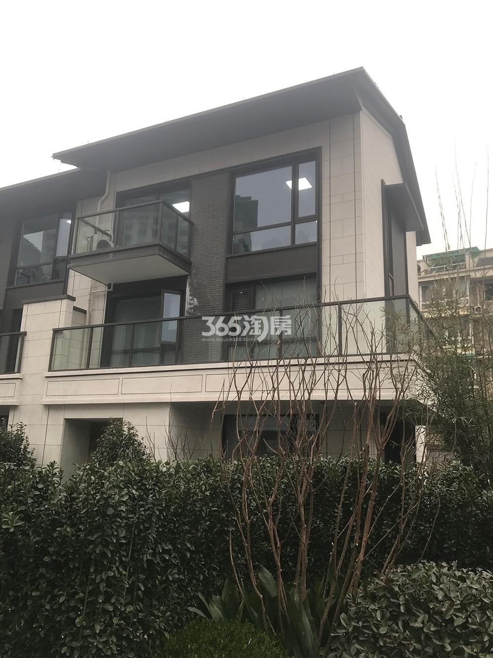 万科西望6#   主体结构封顶（售楼处装修完成）