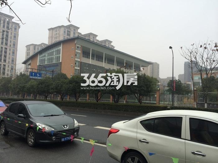 2015年12月绿城江南里项目周边文澜小学
