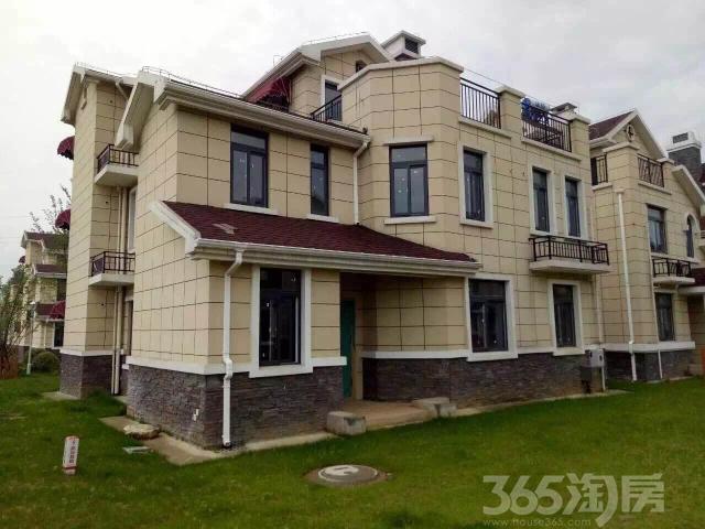 加油站玩手机闪爆 女子加油站玩手机遭迎面 闪