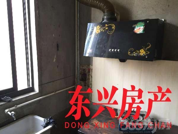 东兴房产承诺:东兴房产承诺: 发布所有房源绝对真实存在!每一笔交易我们都要把控风险!让您放心! 投诉电话:0553-4812123 购房优惠新政策: 好消息!好消息! 现在不管您名下多少套房子,只要无贷款都可以按7成贷款了! 喜欢此套房请电联东兴房产陶绍勇:17730326348 最新贷款利率政策:公积金贷款利率3.