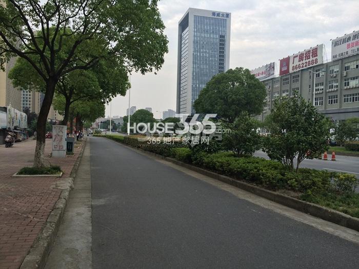 2015年6月鑫都汇项目周边
