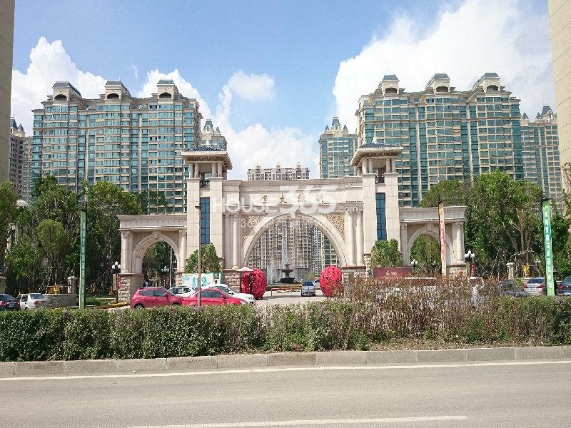 恒大绿洲小区入口实景图