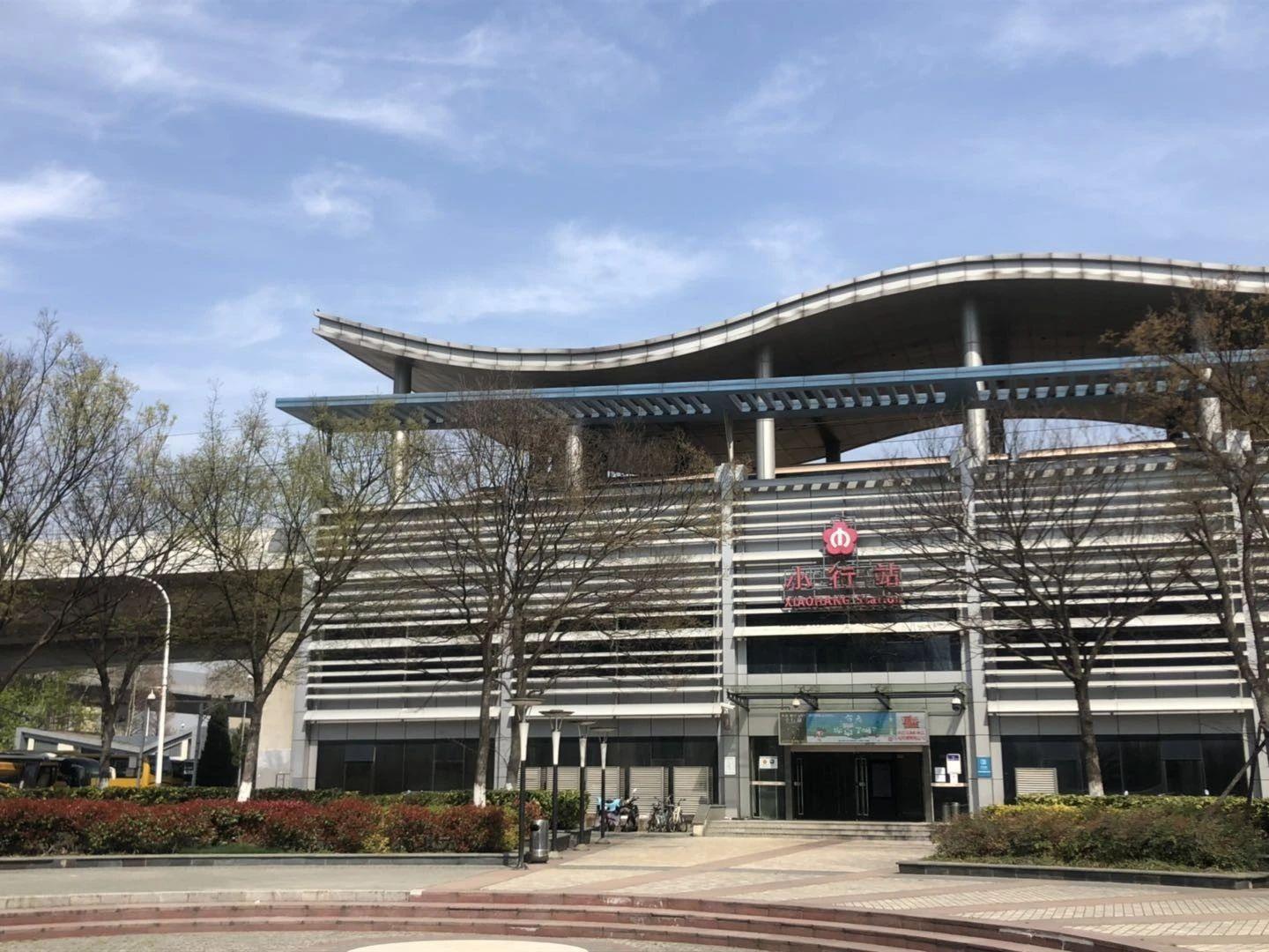 小行地铁口 菊花三村中等装修 东边户刚需两房 满2无税位置好