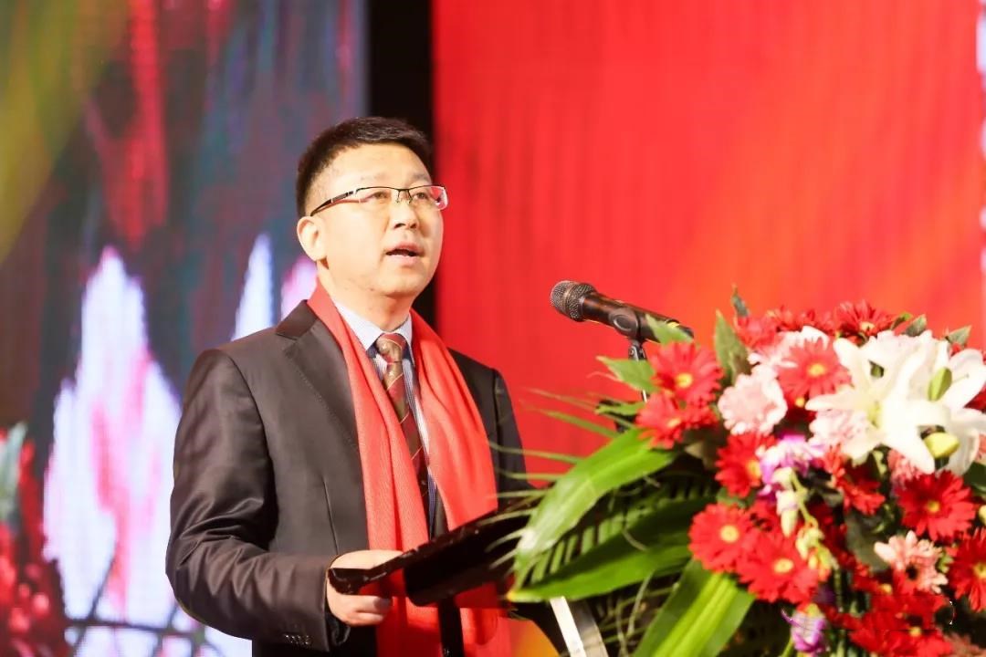 首先,合肥市建材商会会长,美佳厨柜董事长 汪华先生致开幕词,汪总回顾