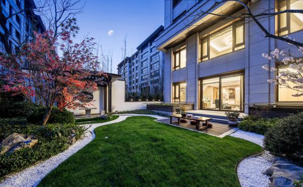 丨葛洲坝合肥紫郡府下叠装修样板间庭院实景图一楼外,有一方南向小院.