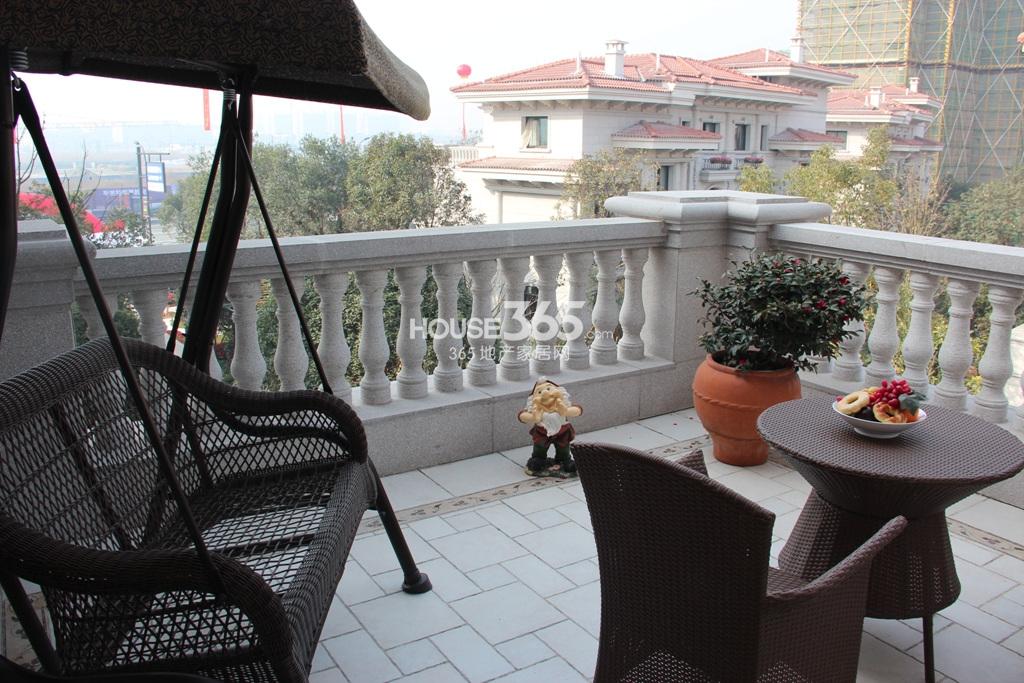 杭州碧桂园260方样板房—三楼阳台