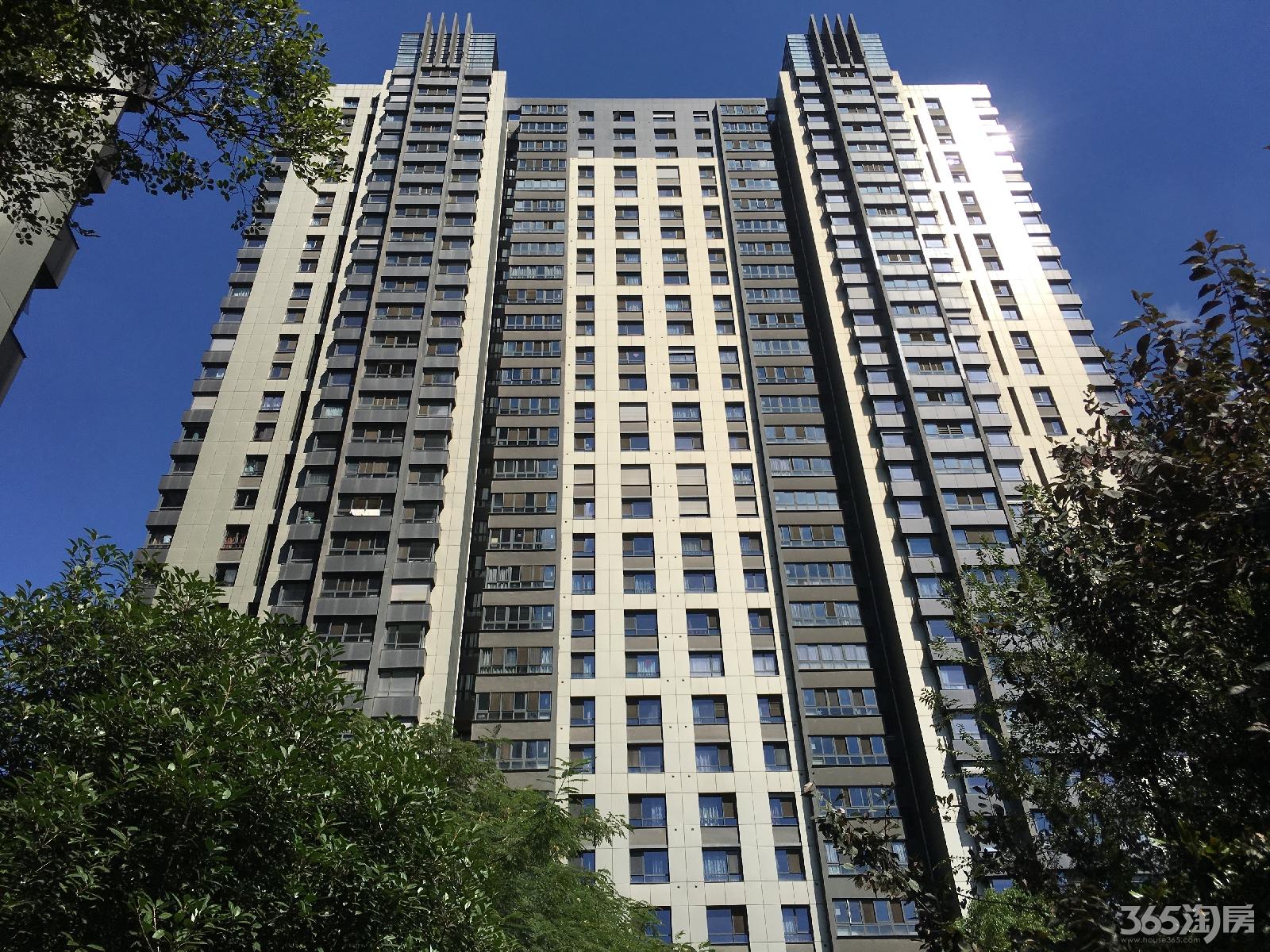 高性价比 仁恒江湾城二期 豪装三房 高楼层 保养新 看房预约 诚售