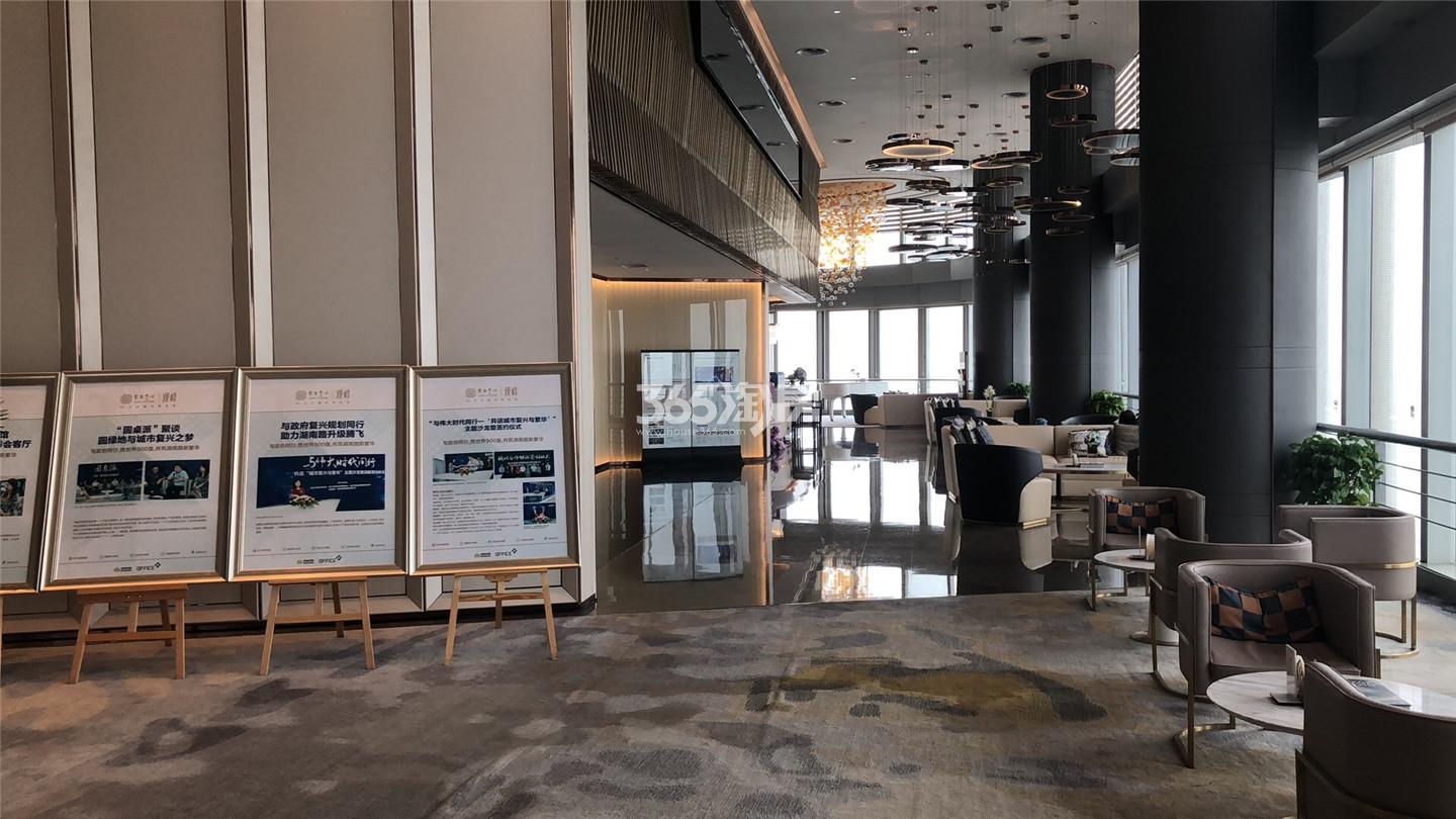 绿地海珀紫金售楼处实景图(12.11)